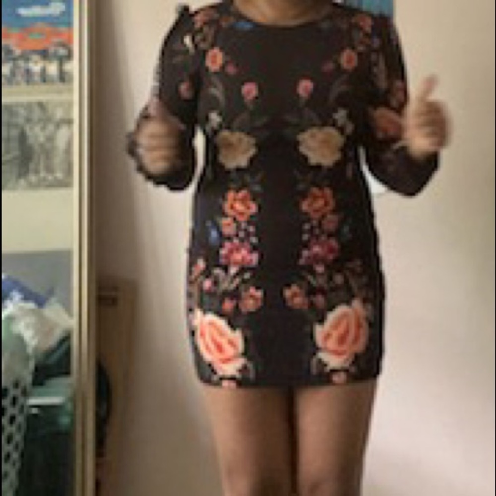 This floral, long sleeve, fitted dress has w/ opened back.